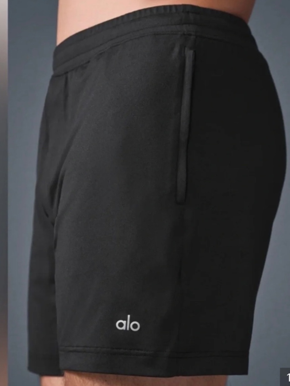 Alo Conquer Shorts 7 inch (Medium)